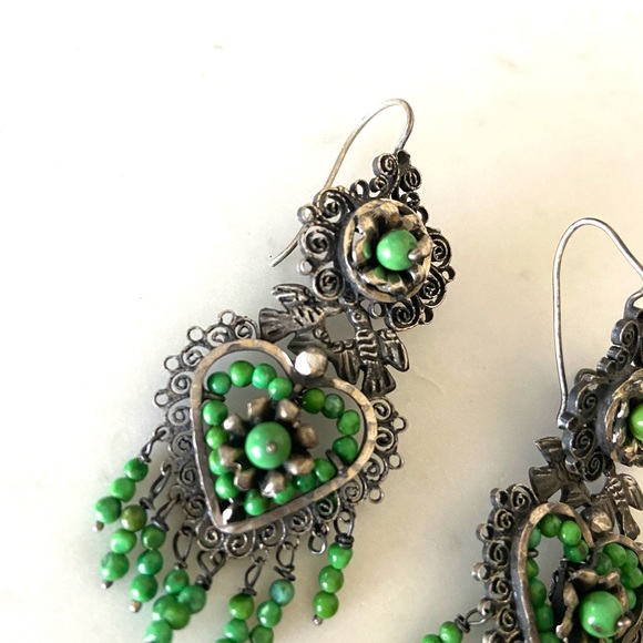 Silver and green heart earrings made by Oaxacan artisan Federico Jimenez - Picture 4 of 7
